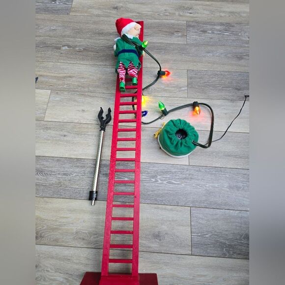 Mr. CHRISTMAS Super Climbing Elf HTF rare  climbs up and down with music lights! - Picture 7 of 13